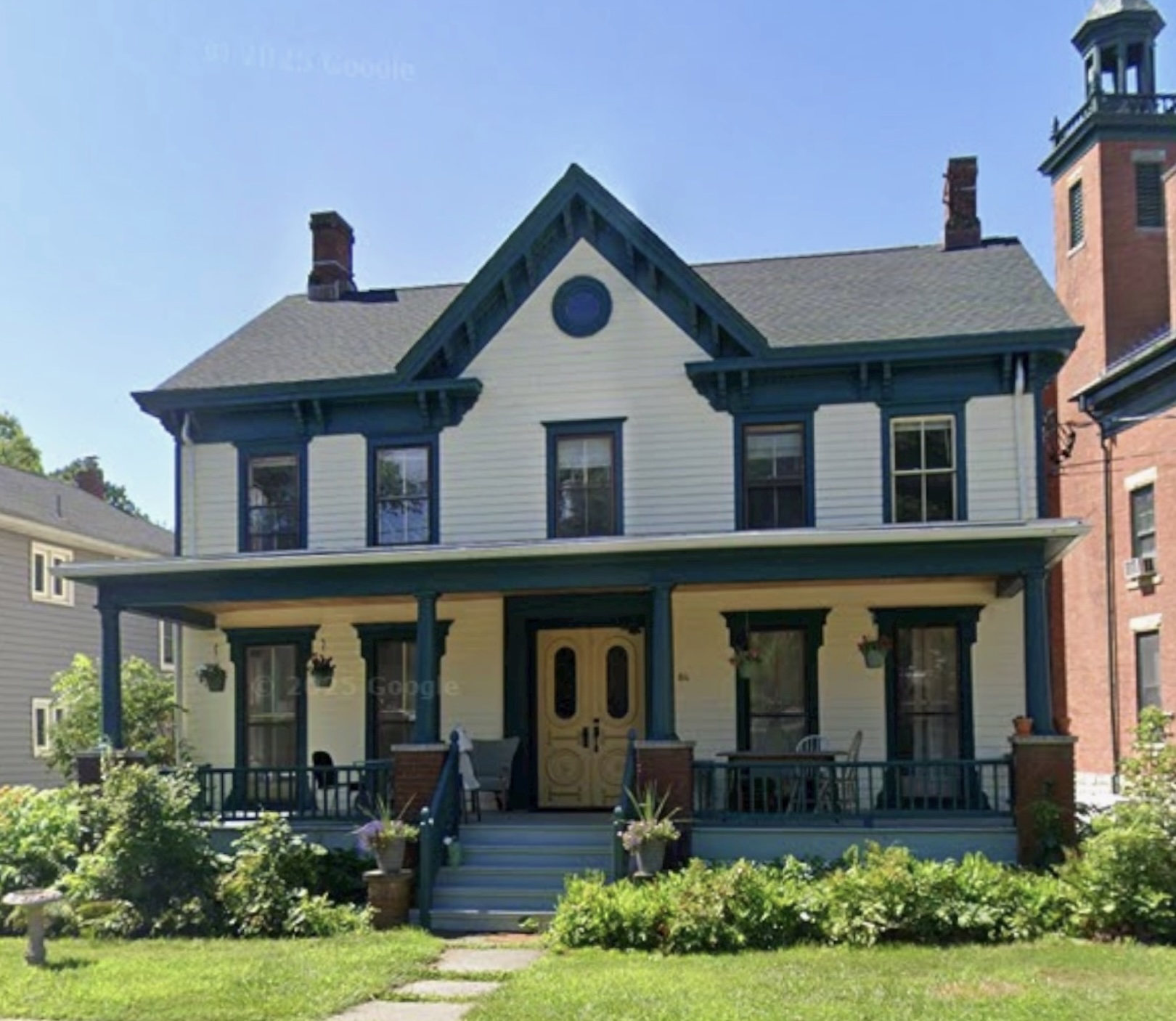 For Sale Two roommates wanted!!! 84 Broadway in Tivoli!