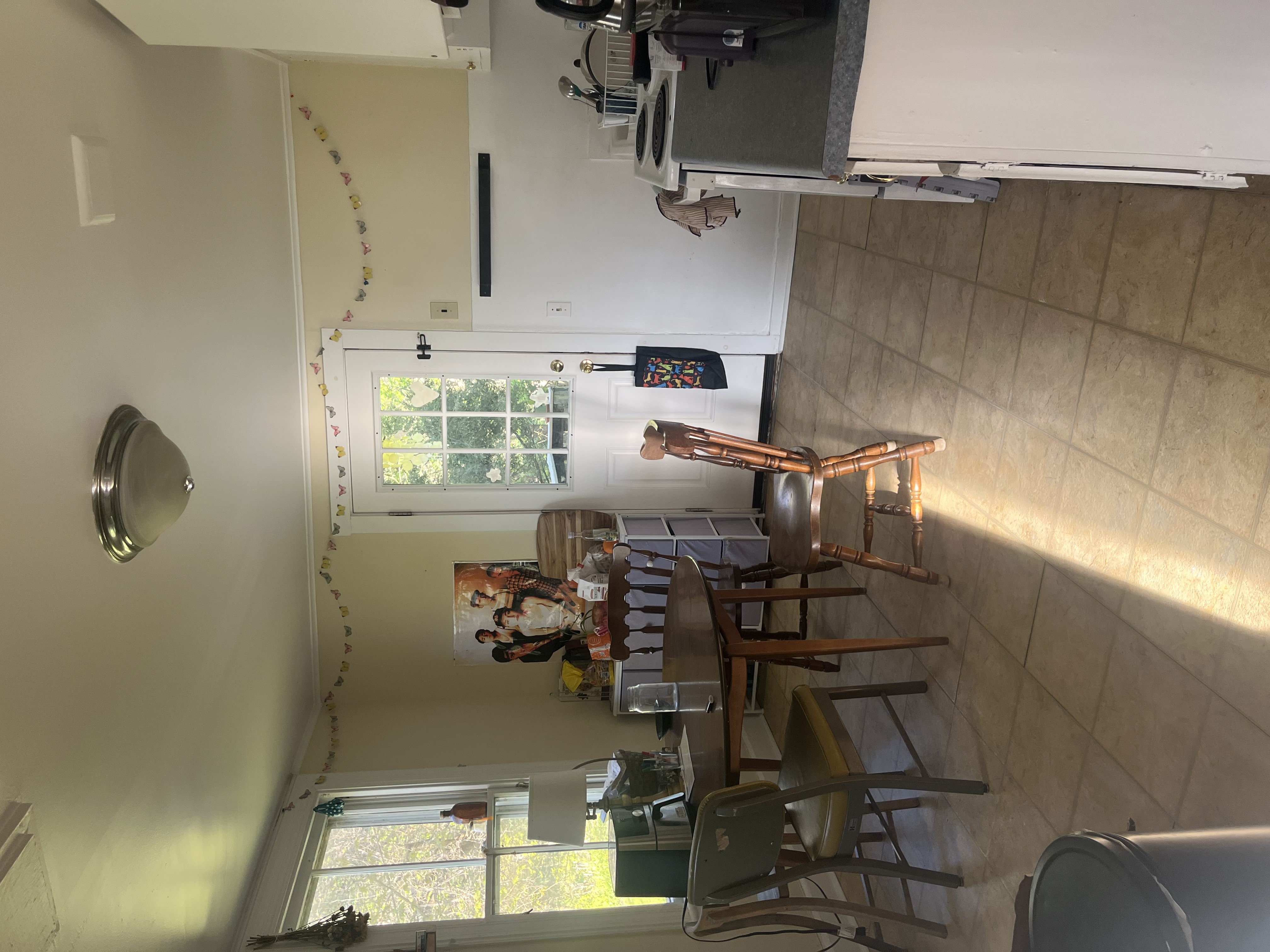 For Sale 2 rooms for rent in central Red Hook, $700/month