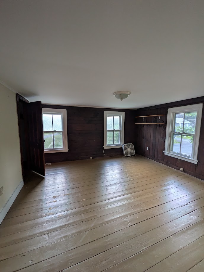 For Sale Searching for One Roommate, Big Sunny Bedroom, ~800 rent + utilities  Red Hook, New York 