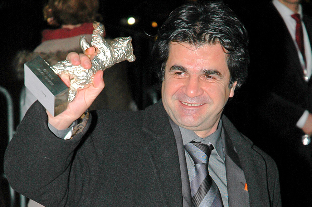 Iranian director Jafar Panahi at the 56th Berlinale 2006, winner of the Silver Bear for his film <em>Offside</em>. Photo by Siebbi, CC BY 3.0 via Wikimedia Commons