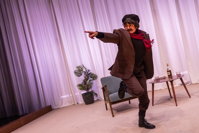 Adrienne Truscott performing Brokentalkers.
