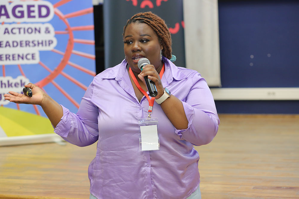 Symonne Reid (Bard College) presenting her project on community center Gilson Place. Photo by AUCA.