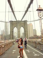 Karla Velasco en el puente de Brooklyn, NY