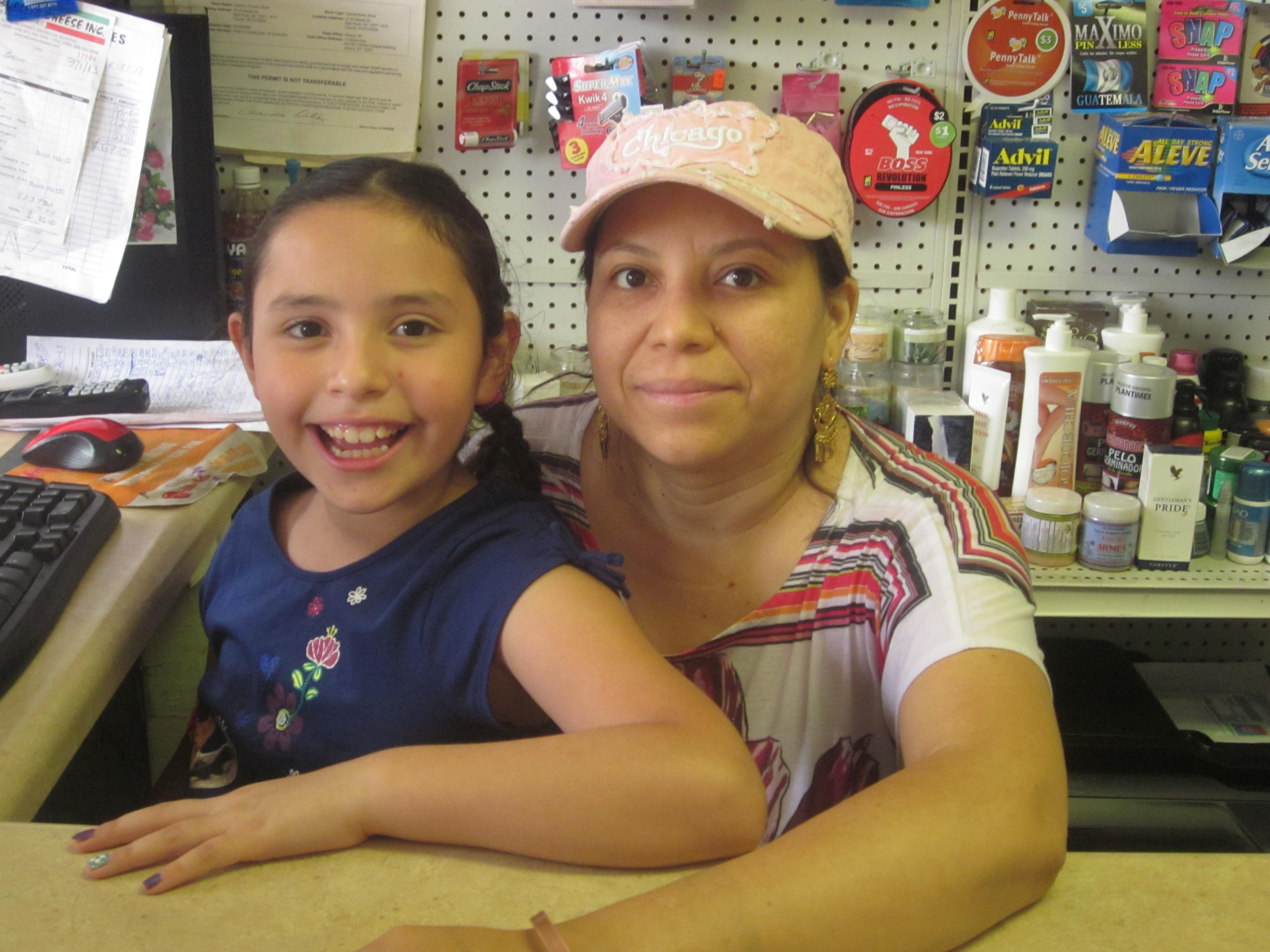 Concepción Castellanos and her daugter. Photo by Andres Martinez de Velasco 