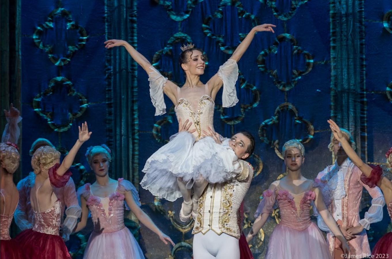 Imagen: &quot;Cenicienta&quot; por el Ballet Estatal de Ucrania en UPAC, foto de James Rice.